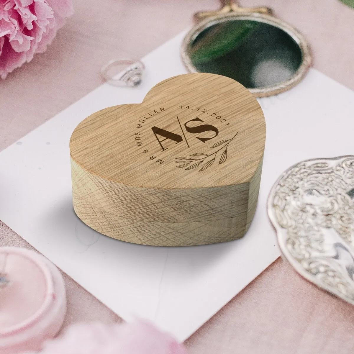 Hochzeit Herz Ringbox Eichenholz - Initialen Schnitt