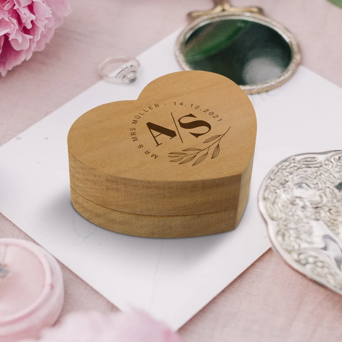 Hochzeit Herz Ringbox Garapa Holz - Initialen Schnitt