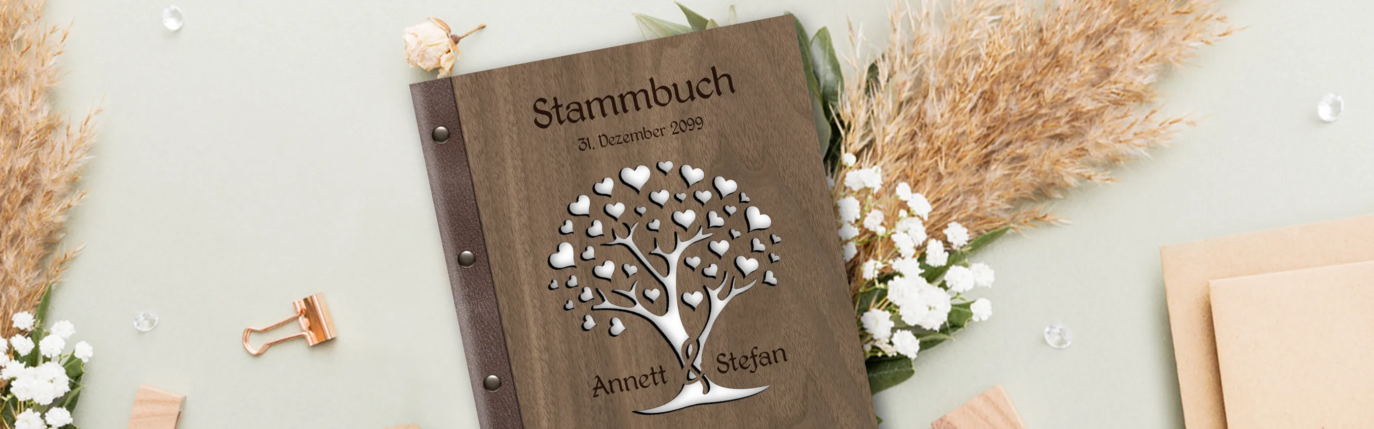 Familienstammbuch A4 oder A5 aus echtem Holz mit eingebrannten Namen - Lasergravur - selbst online gestalten